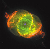 Nebula Mawar Merah itu sebenarnya lebih berwarna hijau seperti mata kucing, sehingga para astronomer menamainya Cat's Eye Nebula
